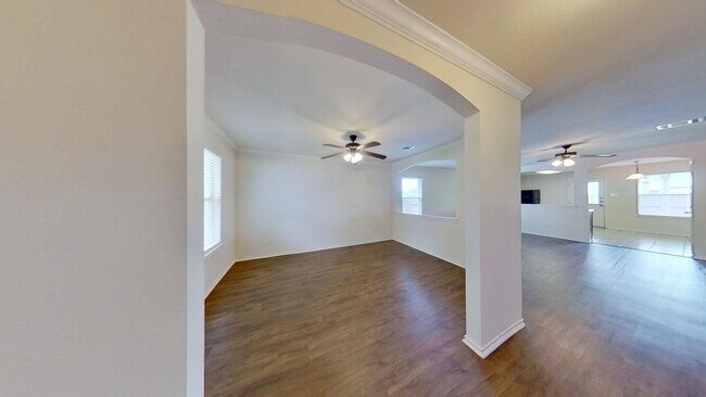 Building Photo - 411 Quail Hollow Dr