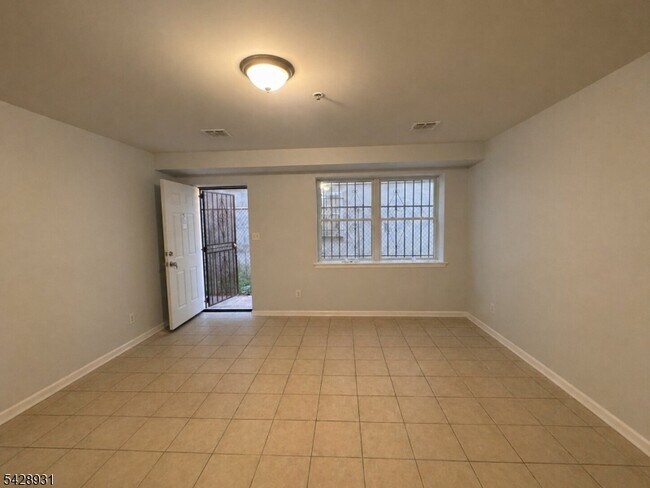 Building Photo - 807 S 14th St