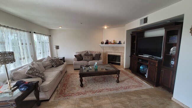 Building Photo - 2422 Pointe Pkwy