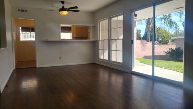 Building Photo - 4-bedroom 3 bath house in Granada Hills
