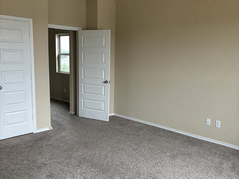 Building Photo - 6026 Galena Rock
