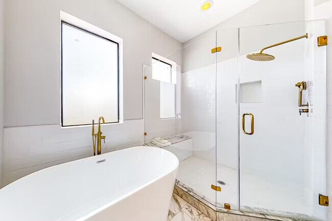 Building Photo - 1928 Oakdale St