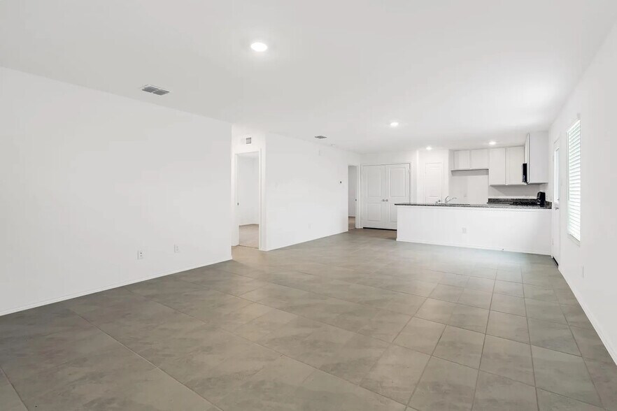 Building Photo - Room in Single Family Home on Gray Wolf Ln