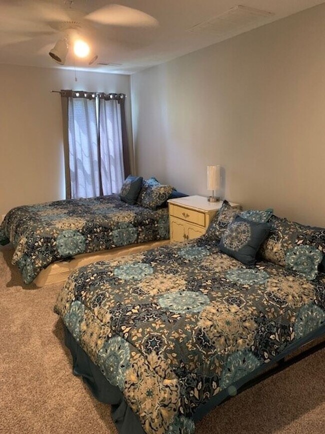 Building Photo - Furnished 4 Bedroom 3 Bath House in Kimberling City, MO with 2 car garage-Seasonal Lake View