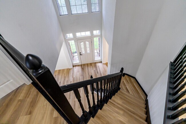 Building Photo - 7625 Shadow Wood Dr