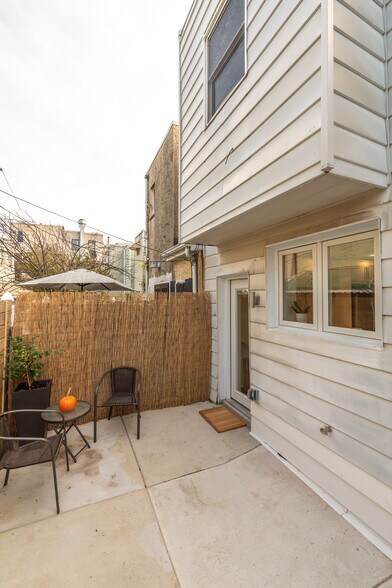 Building Photo - 1311 Sigel St