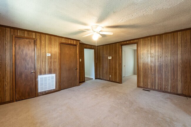 Building Photo - 307 Olivia Ln
