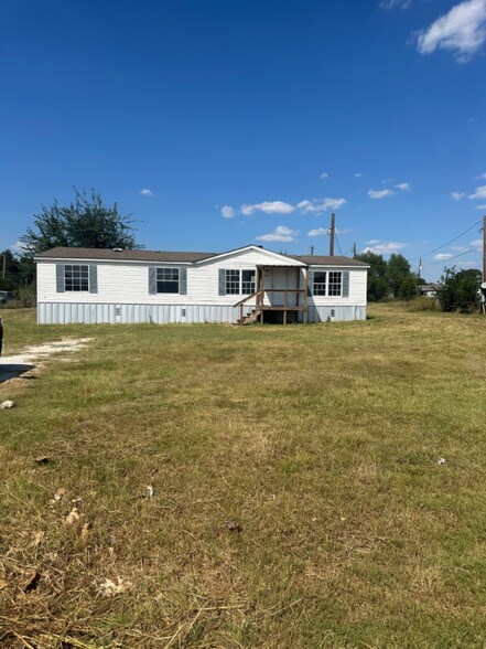 Primary Photo - 123 Forest Creek Ln
