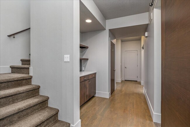 Building Photo - 2758 S Honeycomb Way