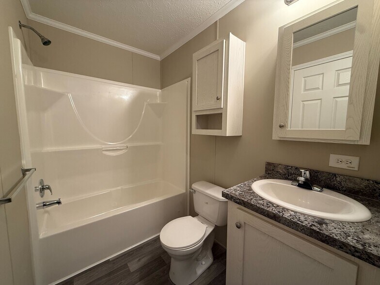 Building Photo - 12501 Apple Ln