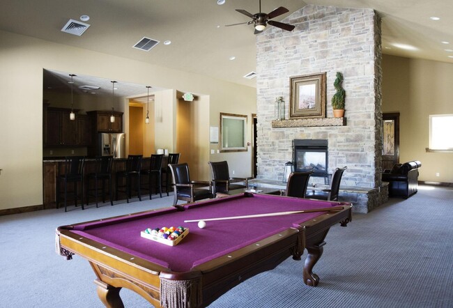 Building Photo - Well Appointed Townhome with Amenities