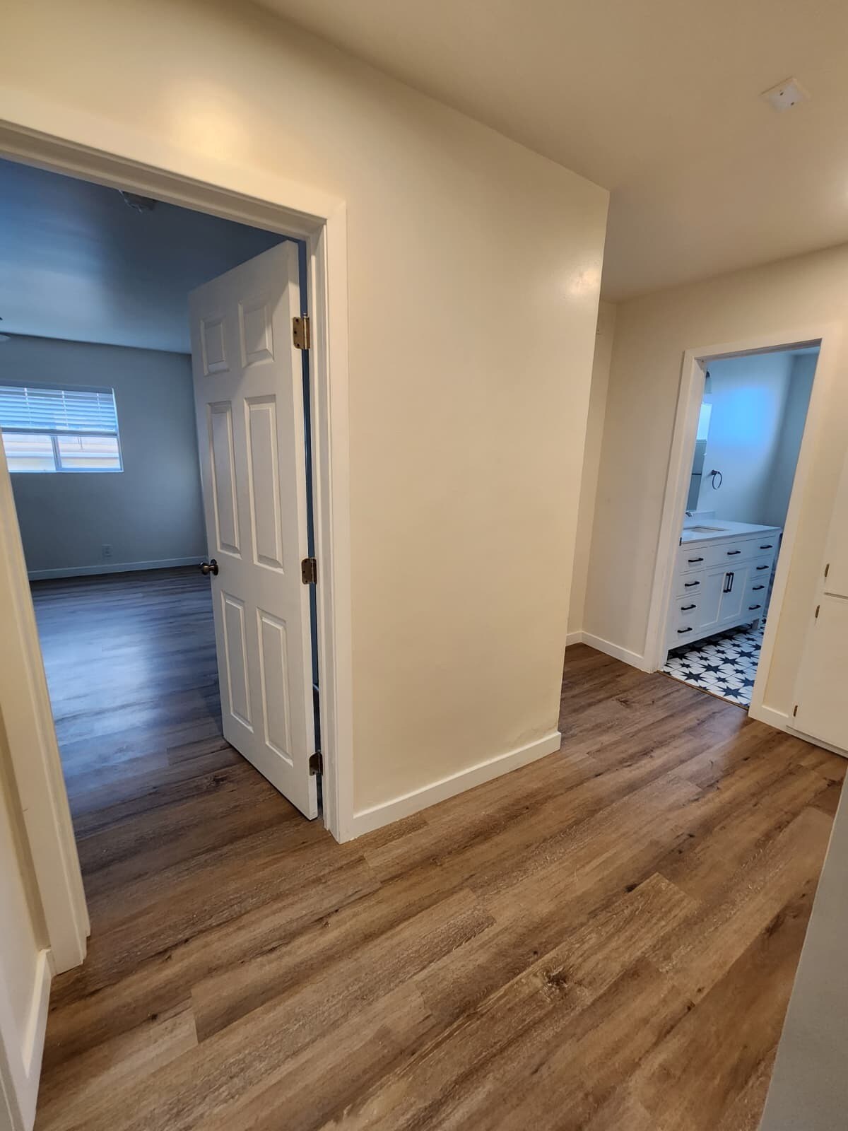 Building Photo - 1414 S Orange Grove Ave