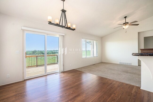 Building Photo - Ranch Townhome in Shadow View