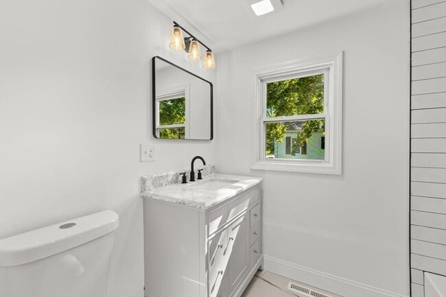 Building Photo - 26 Lamb St