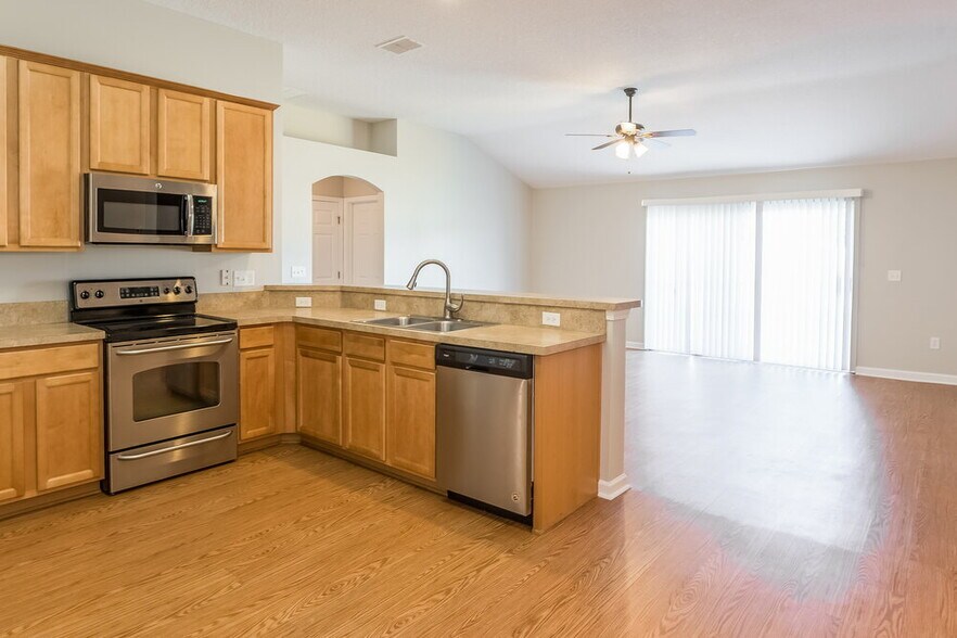 Building Photo - 9373 Prosperity Lake Dr