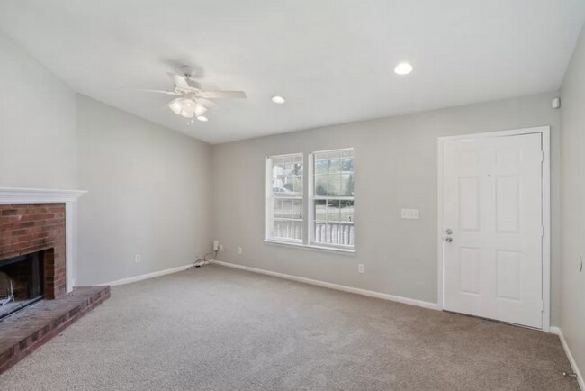 Building Photo - 3 bed 2 bath in Decatur! ***Enjoy $250 off your first month’s rent***