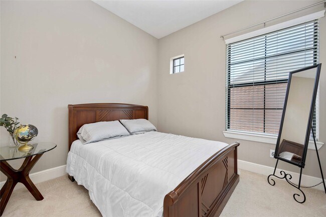 Building Photo - 2110 Shearn St