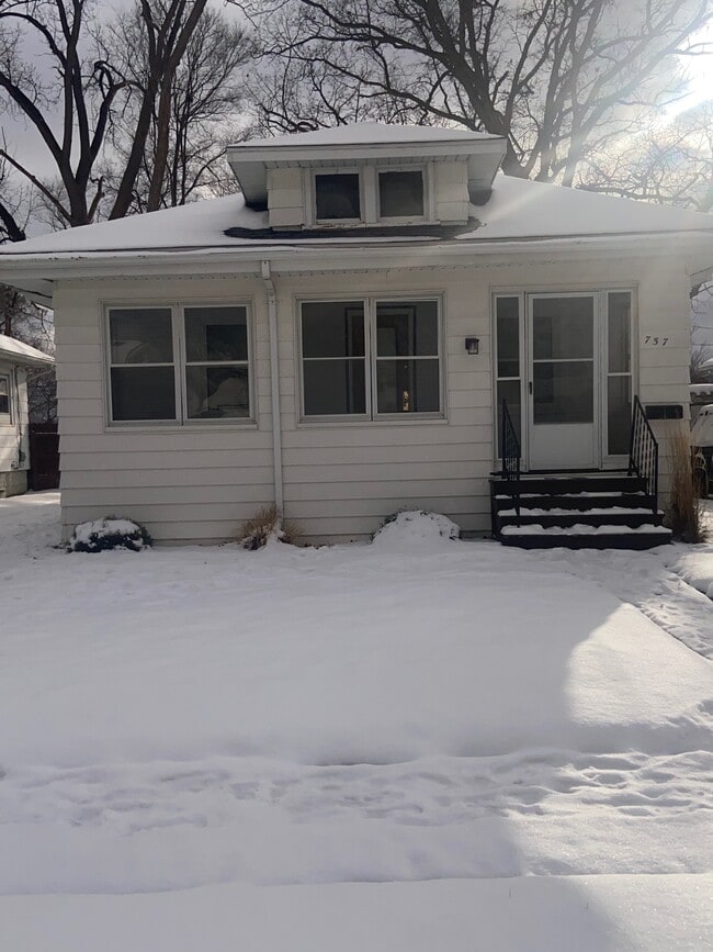 Building Photo - 757 Lawrence St