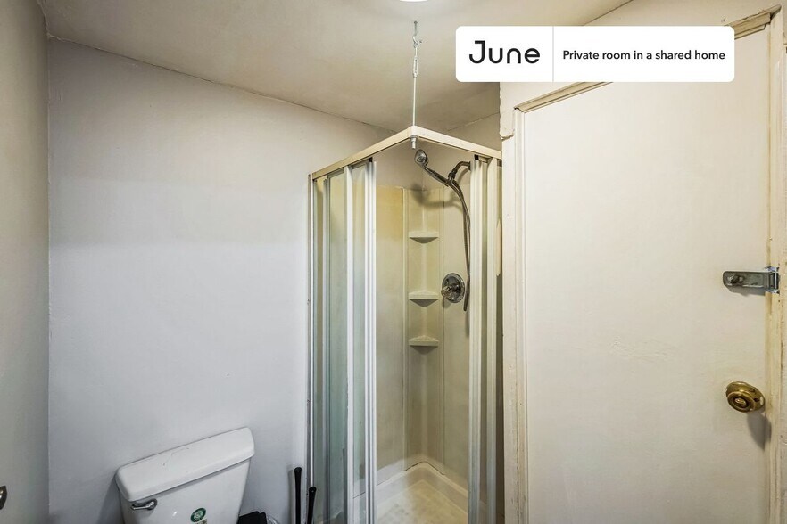 Building Photo - Room in Shared 4 bed/2 bath home