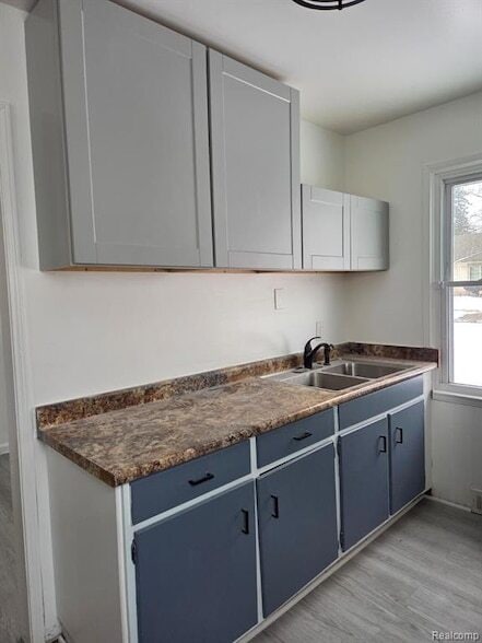 Building Photo - 12851 Saratoga St