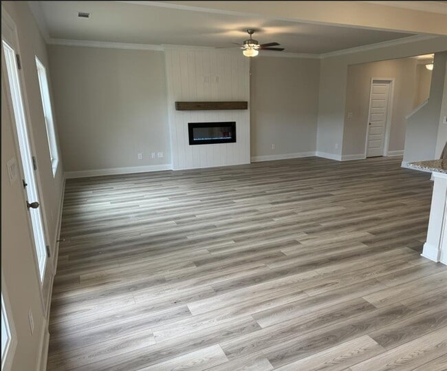 Building Photo - 3250 Westgate Park Dr