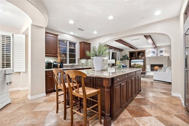 Building Photo - 33 Tall Hedge