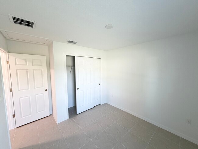 Building Photo - 2 Whee Pl