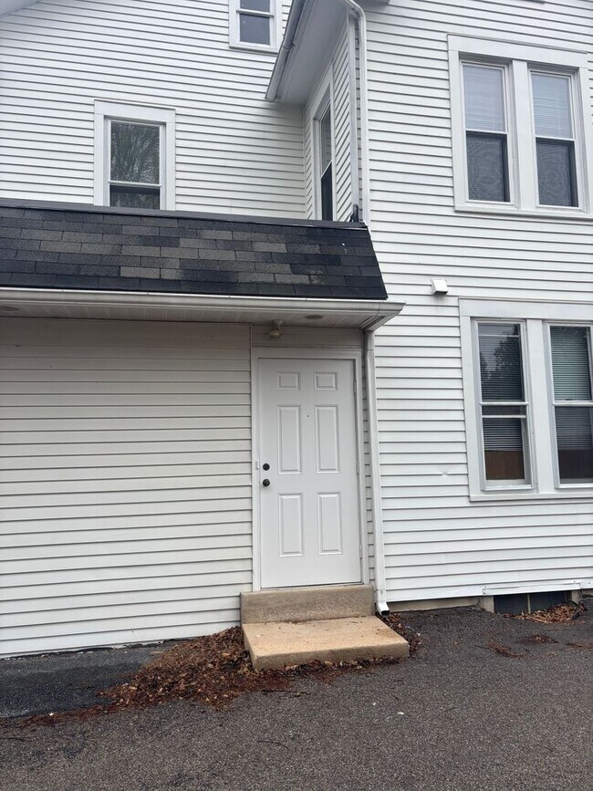 Building Photo - 16A Manor Ave