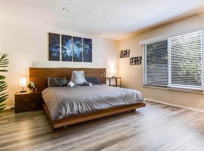 Building Photo - 505 W 7th St