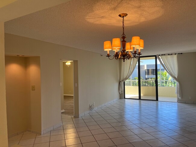 Living - 1850 Homewood Blvd