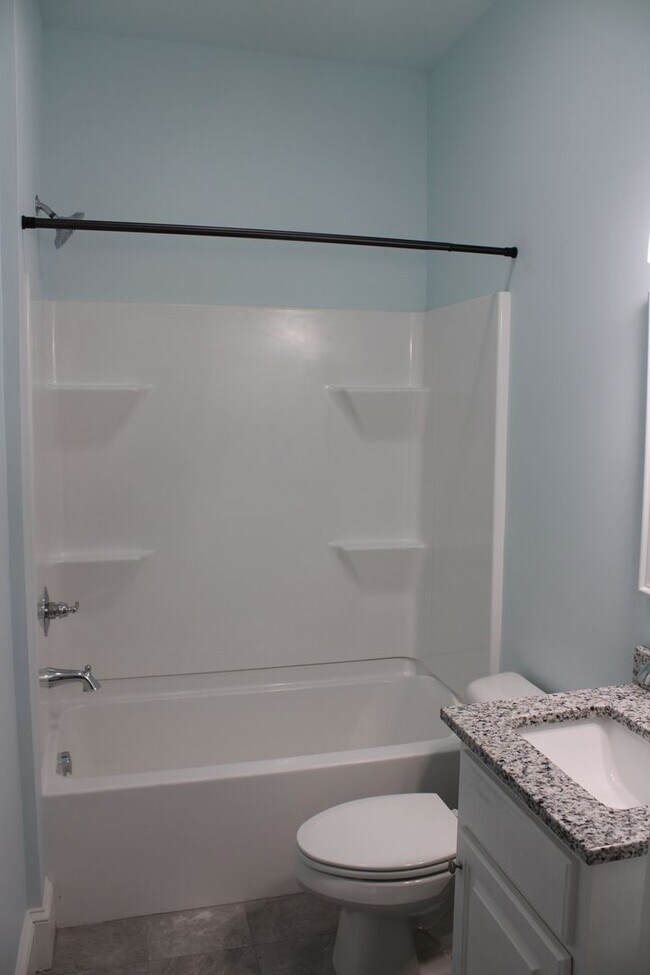 Building Photo - 404 Vance St NE