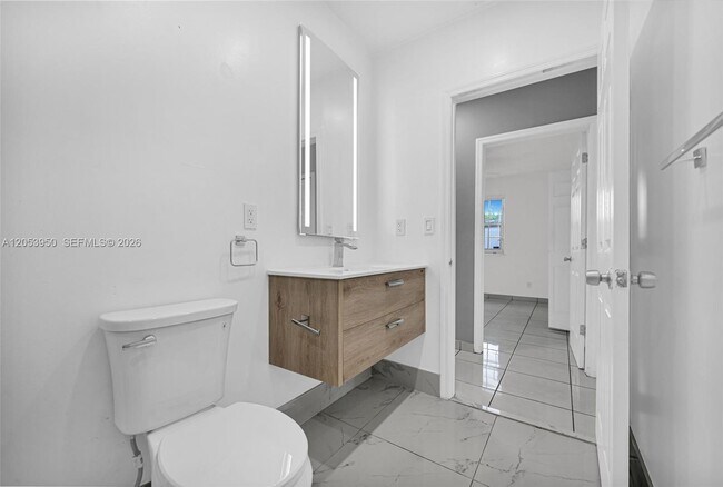 Building Photo - 451 E 37th St