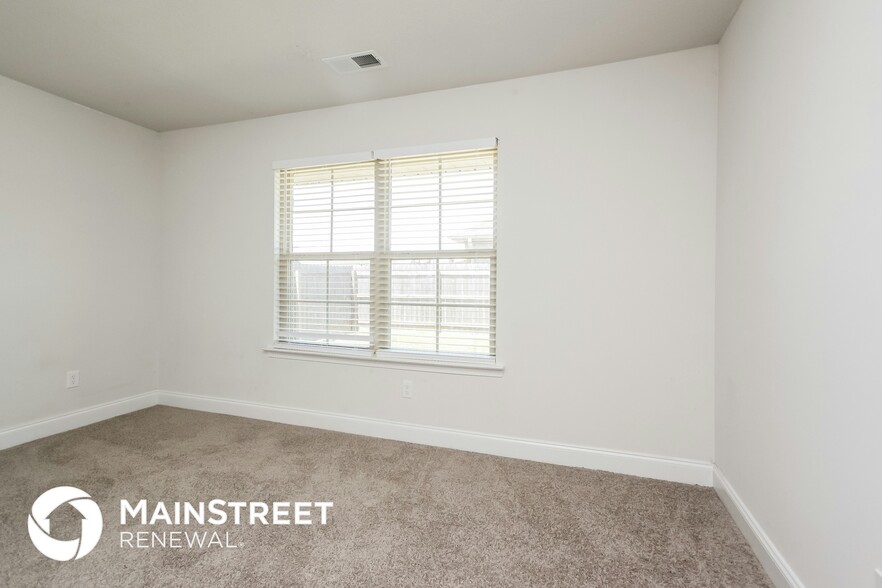 Building Photo - 7878 Ferndale Dr