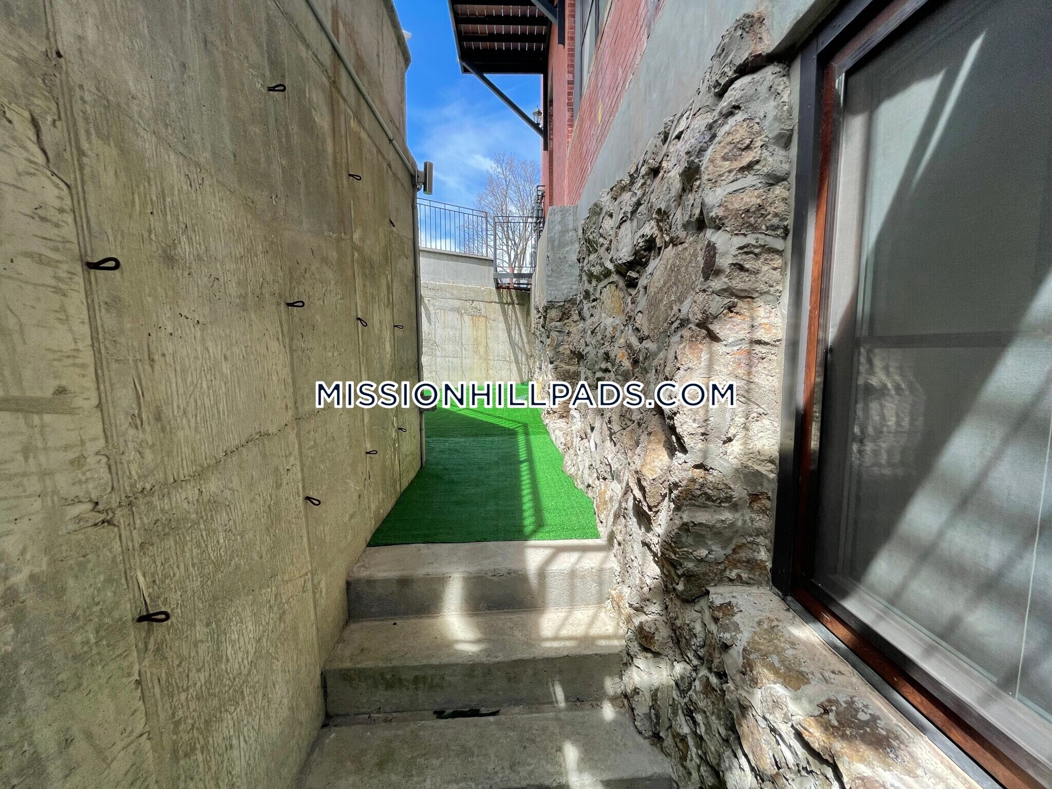 Building Photo - 407 Dudley St