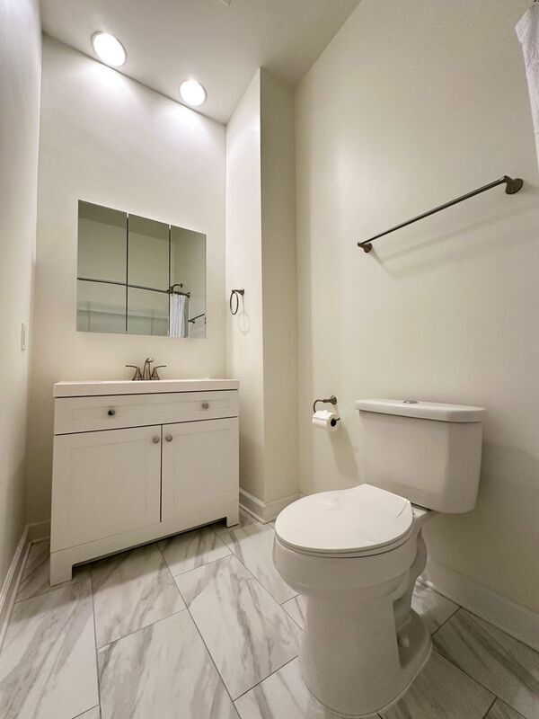 Building Photo - 235 King St