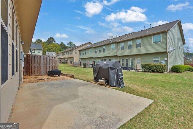 Building Photo - 2145 Waterford Park Dr