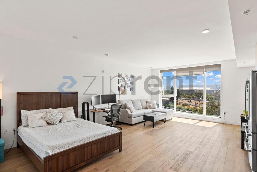 Building Photo - Unit 10710