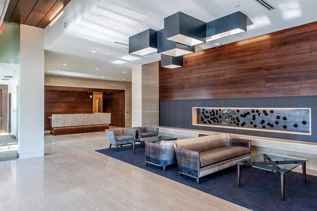 Building Photo - 2 Bed, 2 Bath Luxury High-rise Condo w/ Pa...