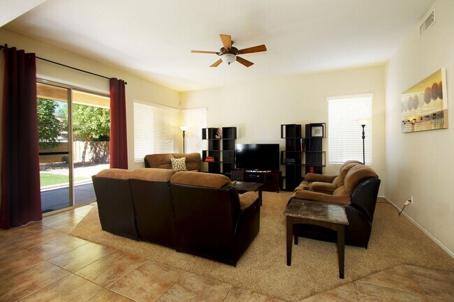Building Photo - 4 Bedroom Furnished Gilbert Home