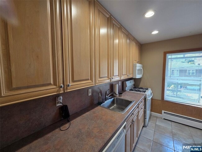 Building Photo - 1628 Valley 2A Vly