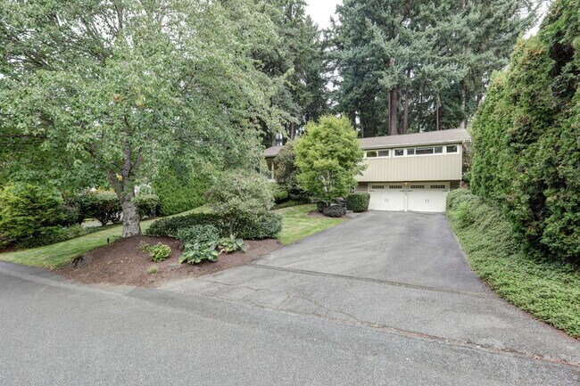 Primary Photo - Welcome Home to Your Beautiful Oasis in En...