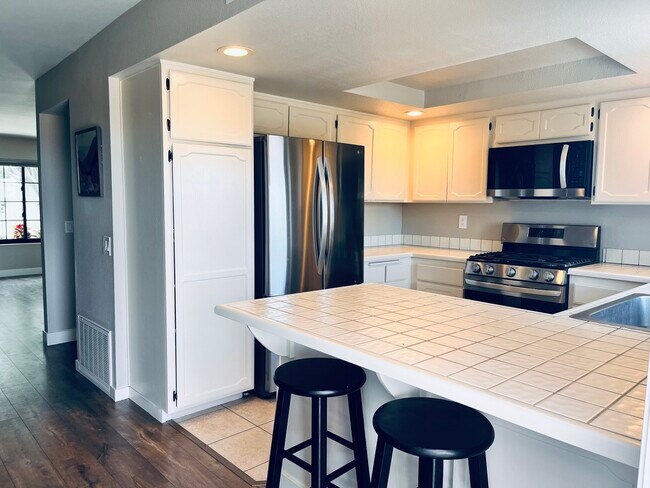 Building Photo - 6813 Briarwood Dr