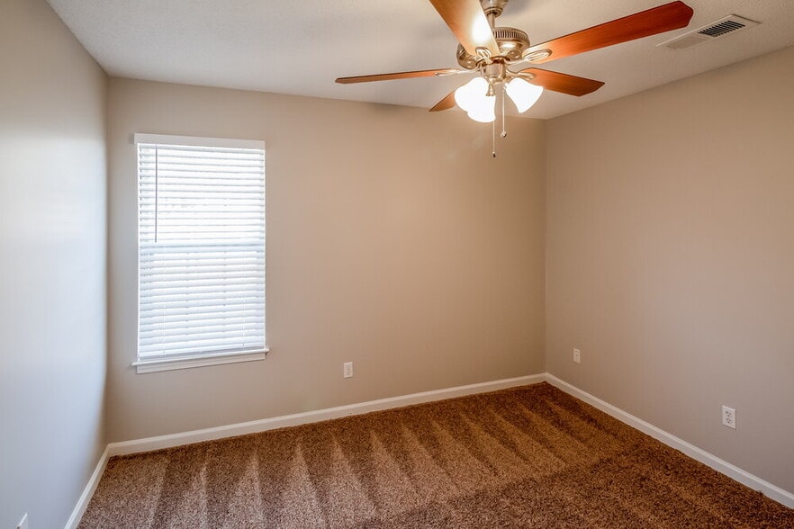 Building Photo - 3455 Pendulum Dr N