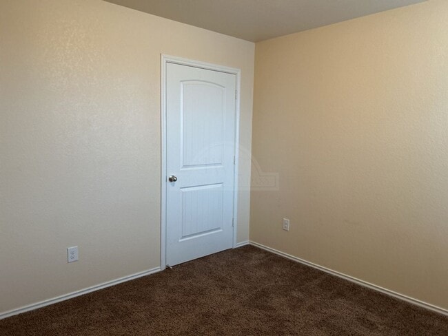 Building Photo - 5305 Eagles Nest Dr