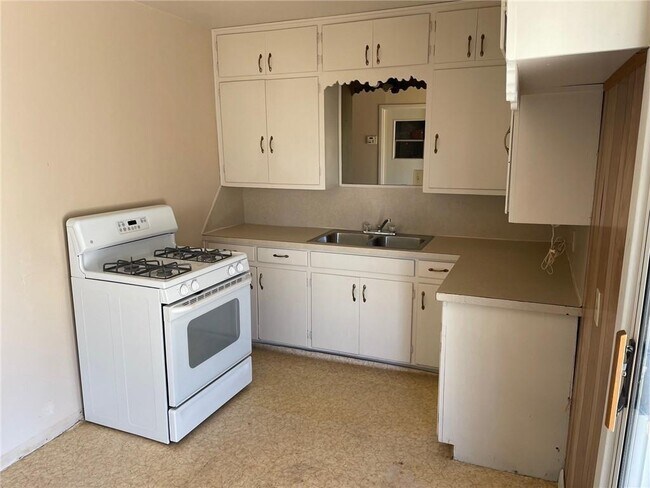 Building Photo - 3902 SE 10th Pl