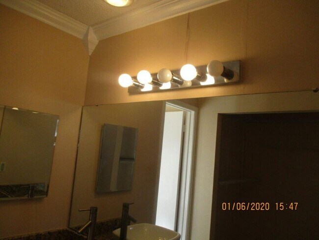 Building Photo - 610 Alhambra Lane