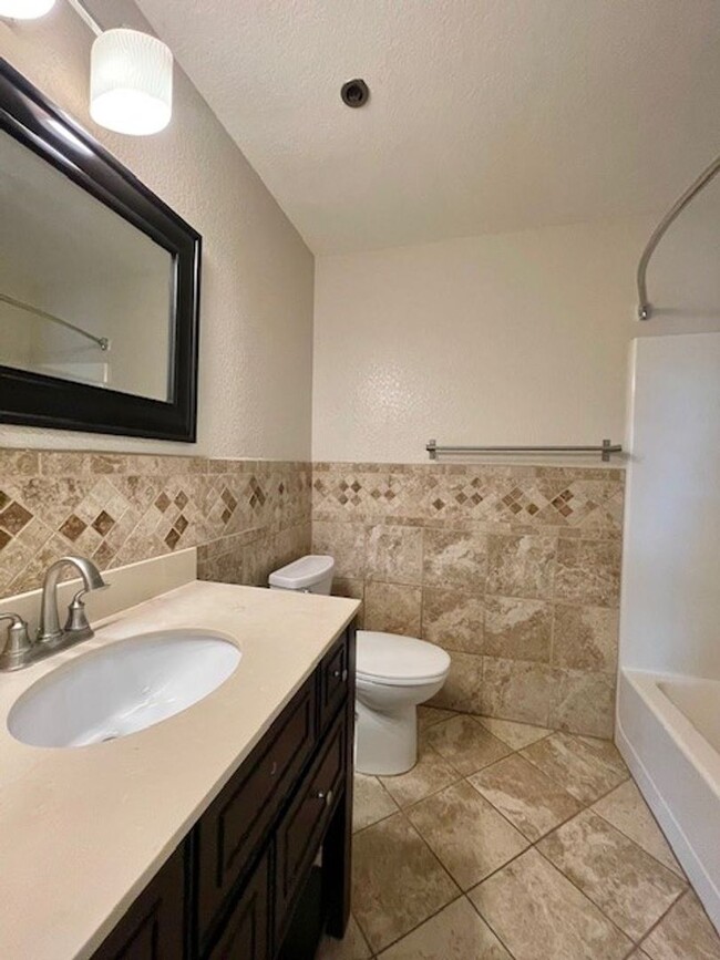 Building Photo - 2 Bedroom, 2 Bath - Second Floor, San Jose...