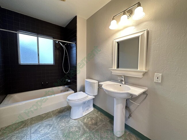 Building Photo - 108 Club Dr