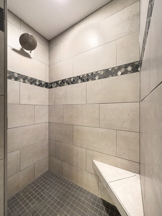 Guest Bath - 27166 Little Floyd Lake Rd