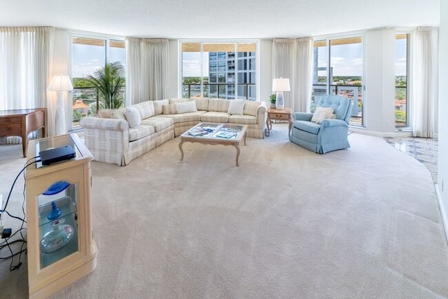 Building Photo - Annual Rental Available Now!!! Stunning 2BR/3BA 9th Floor Condo, Turnkey, Furnished